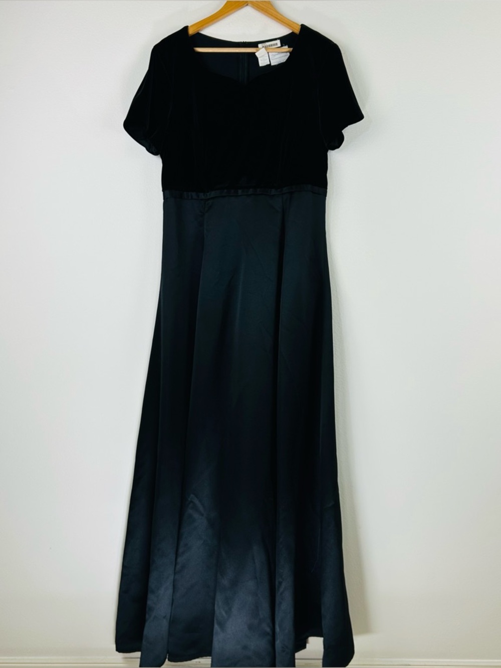 Southeastern Performance Apparel Women’s Gavotta Concert Dress. Size 12